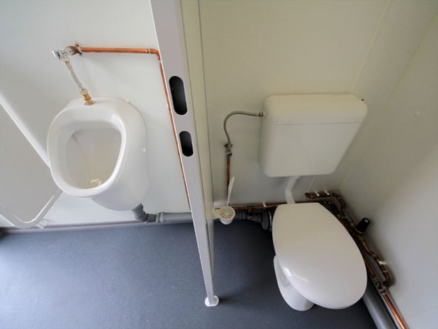 Kleiner Sanitärcontainer 10' - 3x2,4m - WC - Dusche - Typ 300S